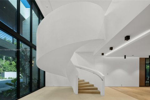 Снять в аренду виллу или дом в Майами, Флорида 6 спален, 820.61м2, № 1959029 - фото 2