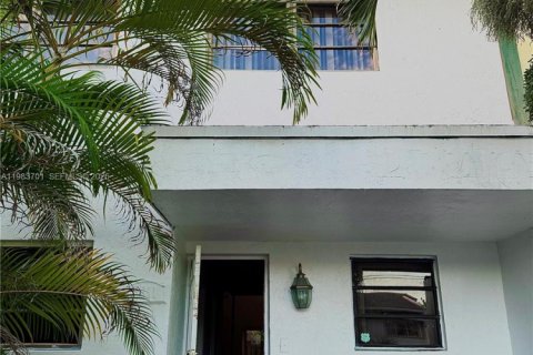 Touwnhouse à vendre à Hollywood, Floride: 3 chambres, 182.46 m2 № 2051862 - photo 2