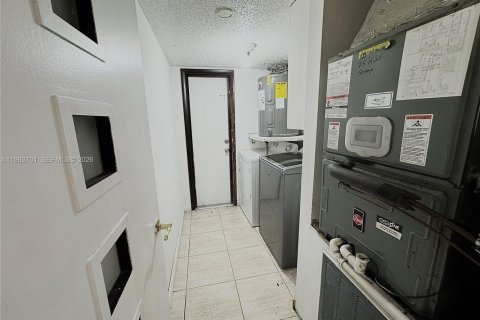 Touwnhouse à vendre à Hollywood, Floride: 3 chambres, 182.46 m2 № 2051862 - photo 13