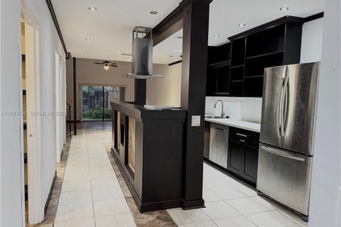 Touwnhouse à vendre à Hollywood, Floride: 3 chambres, 182.46 m2 № 2051862 - photo 4