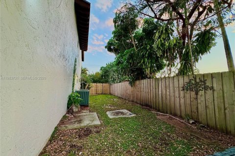 Touwnhouse à vendre à Hollywood, Floride: 3 chambres, 182.46 m2 № 2051862 - photo 25