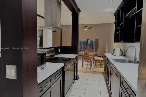 Touwnhouse à vendre à Hollywood, Floride: 3 chambres, 182.46 m2 № 2051862 - photo 5