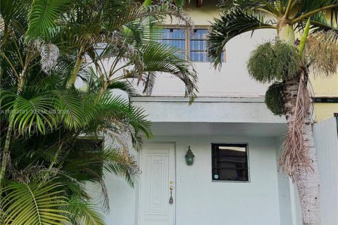 Touwnhouse à vendre à Hollywood, Floride: 3 chambres, 182.46 m2 № 2051862 - photo 3