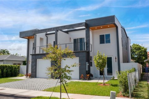 Townhouse in Miami, Florida 3 bedrooms, 344.11 sq.m. № 1856826