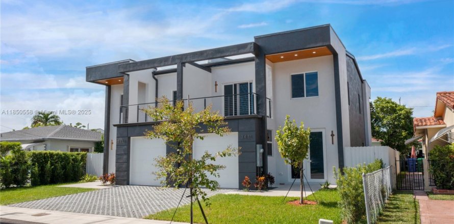 Townhouse in Miami, Florida 3 bedrooms, 344.11 sq.m. № 1856826