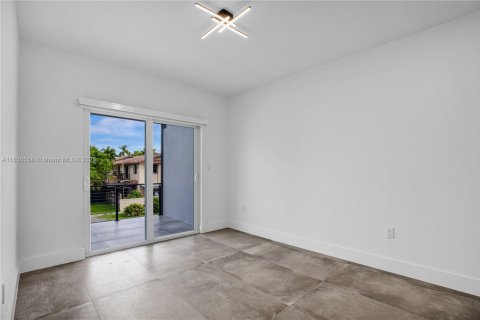 Townhouse in Miami, Florida 3 bedrooms, 344.11 sq.m. № 1856826 - photo 13