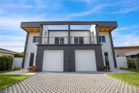 Townhouse in Miami, Florida 3 bedrooms, 344.11 sq.m. № 1856826 - photo 2