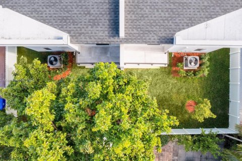 Townhouse in Miami, Florida 3 bedrooms, 344.11 sq.m. № 1856826 - photo 16