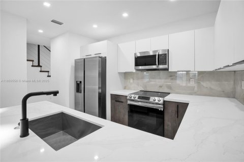 Townhouse in Miami, Florida 3 bedrooms, 344.11 sq.m. № 1856826 - photo 6