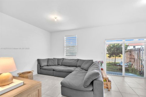 Adosado en venta en Miami, Florida, 3 dormitorios, 157.47 m2 № 1822131 - foto 20