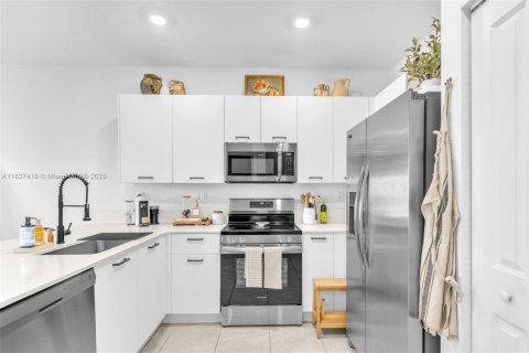 Adosado en venta en Miami, Florida, 3 dormitorios, 157.47 m2 № 1822131 - foto 19