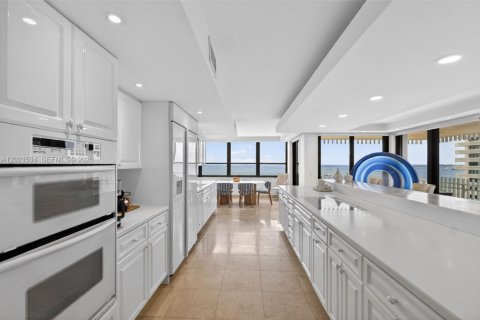 Condo in Miami, Florida, 6 bedrooms № 2244327 - photo 6