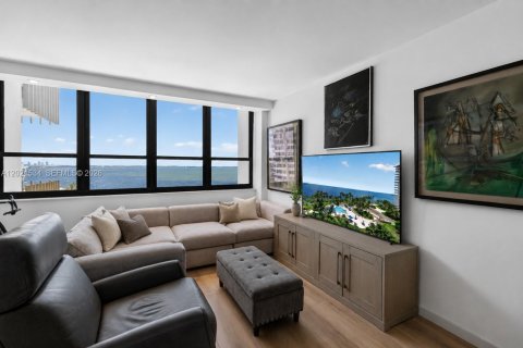 Condo in Miami, Florida, 6 bedrooms № 2244327 - photo 17