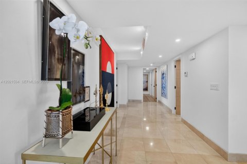Condo in Miami, Florida, 6 bedrooms № 2244327 - photo 27