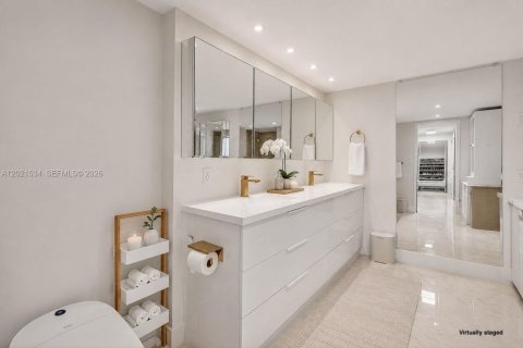 Condo in Miami, Florida, 6 bedrooms № 2244327 - photo 21