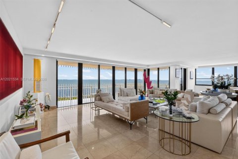 Condo in Miami, Florida, 6 bedrooms № 2244327 - photo 2