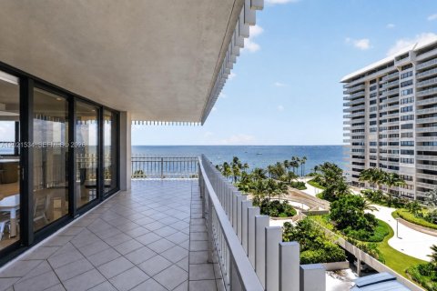 Condo in Miami, Florida, 6 bedrooms № 2244327 - photo 9