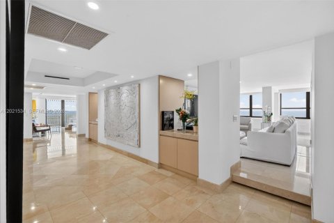 Condo in Miami, Florida, 6 bedrooms № 2244327 - photo 24