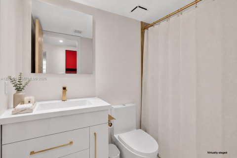 Condo in Miami, Florida, 6 bedrooms № 2244327 - photo 13