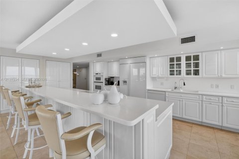 Condo in Miami, Florida, 6 bedrooms № 2244327 - photo 7