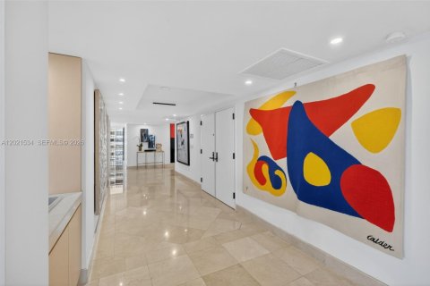 Condo in Miami, Florida, 6 bedrooms  № 2244327