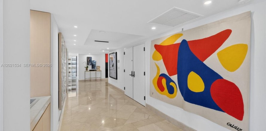 Condo in Miami, Florida, 6 bedrooms № 2244327