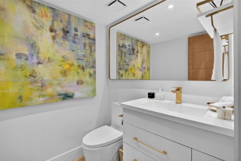 Condo in Miami, Florida, 6 bedrooms № 2244327 - photo 16