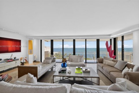Condo in Miami, Florida, 6 bedrooms № 2244327 - photo 26