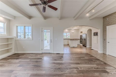 House in Hernando Beach, Florida 3 bedrooms, 242.38 sq.m. № 1720771 - photo 12