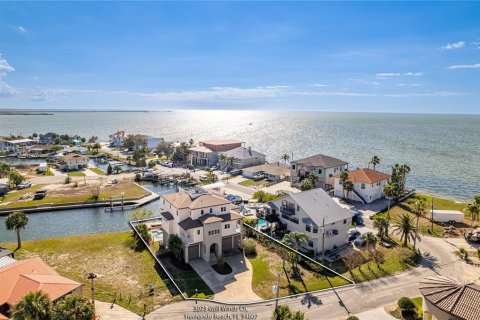 House in Hernando Beach, Florida 3 bedrooms, 242.38 sq.m. № 1720771 - photo 1