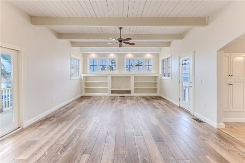 House in Hernando Beach, Florida 3 bedrooms, 242.38 sq.m. № 1720771 - photo 9