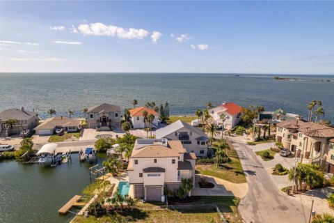 House in Hernando Beach, Florida 3 bedrooms, 242.38 sq.m. № 1720771 - photo 21