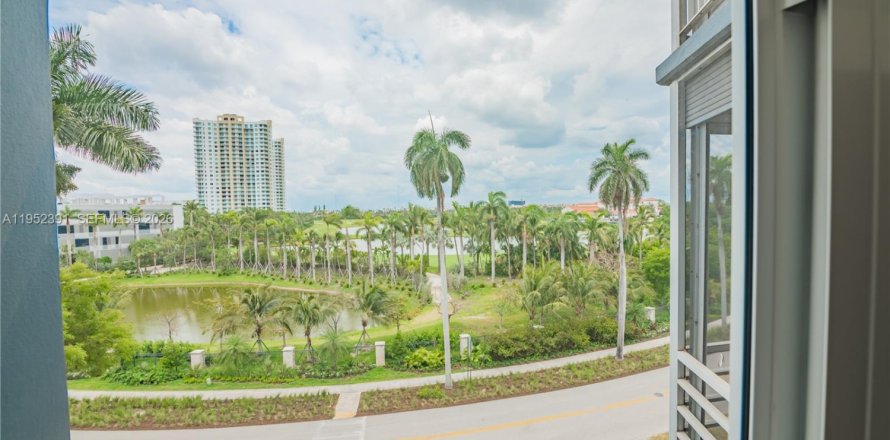 Condo in Hallandale Beach, Florida, 2 bedrooms  № 2008908