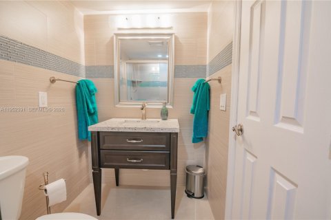 Condo in Hallandale Beach, Florida, 2 bedrooms  № 2008908 - photo 28