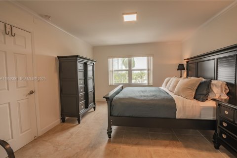 Condo in Hallandale Beach, Florida, 2 bedrooms  № 2008908 - photo 29