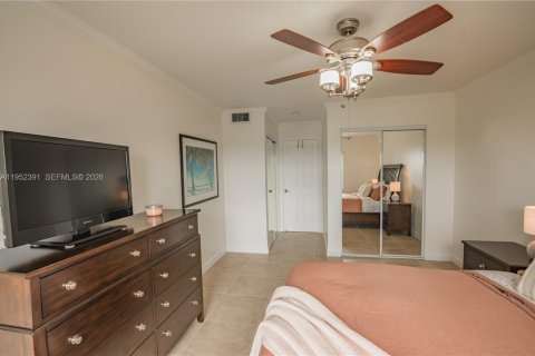 Condo in Hallandale Beach, Florida, 2 bedrooms  № 2008908 - photo 25