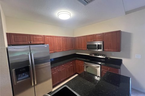 Condo in Cutler Bay, Florida, 3 bedrooms  № 1952350 - photo 1