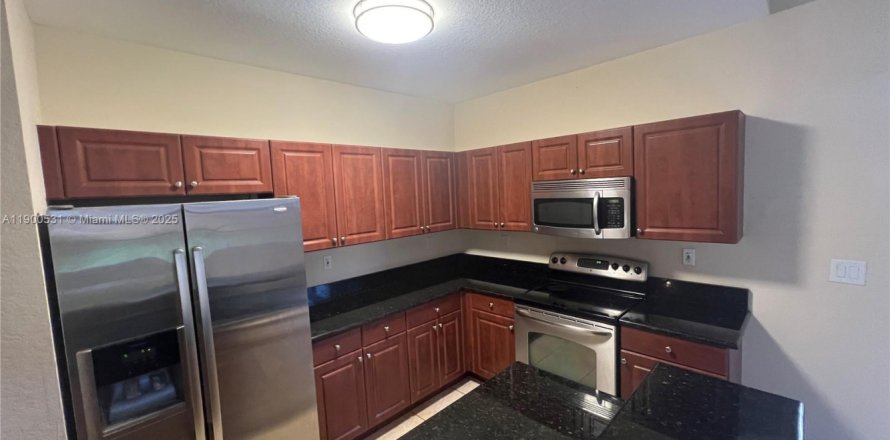 Condo in Cutler Bay, Florida, 3 bedrooms  № 1952350