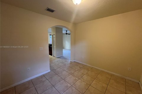 Condo in Cutler Bay, Florida, 3 bedrooms  № 1952350 - photo 3