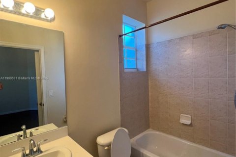 Condo in Cutler Bay, Florida, 3 bedrooms  № 1952350 - photo 9