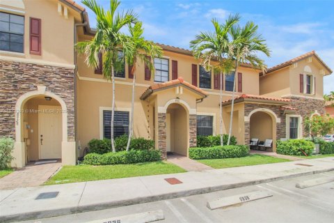 Townhouse in Hialeah, Florida 2 bedrooms, 132.11 sq.m. № 1924091 - photo 1