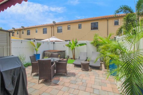 Townhouse in Hialeah, Florida 2 bedrooms, 132.11 sq.m. № 1924091 - photo 17