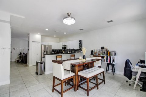 Townhouse in Hialeah, Florida 2 bedrooms, 132.11 sq.m. № 1924091 - photo 9