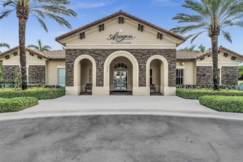Townhouse in Hialeah, Florida 2 bedrooms, 132.11 sq.m. № 1924091 - photo 23