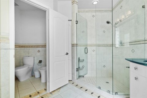 House in Doral, Florida 4 bedrooms, 205.04 sq.m. № 1893284 - photo 28