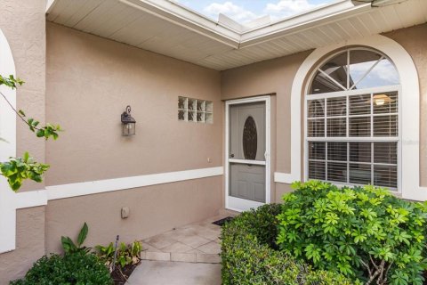House in Sarasota, Florida 2 bedrooms, 146.04 sq.m. № 2425919 - photo 8