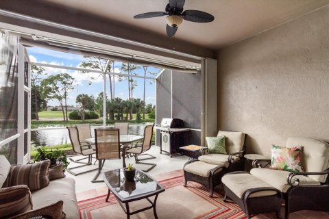House in Sarasota, Florida 2 bedrooms, 146.04 sq.m. № 2425919 - photo 9