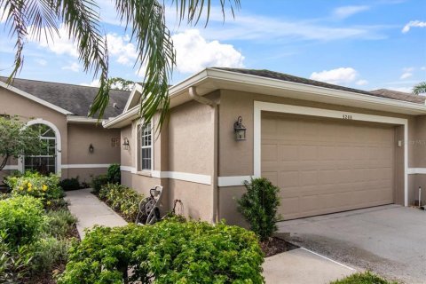 House in Sarasota, Florida 2 bedrooms, 146.04 sq.m. № 2425919 - photo 2