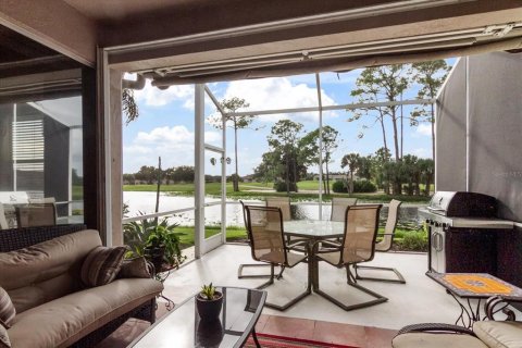 House in Sarasota, Florida 2 bedrooms, 146.04 sq.m. № 2425919 - photo 10