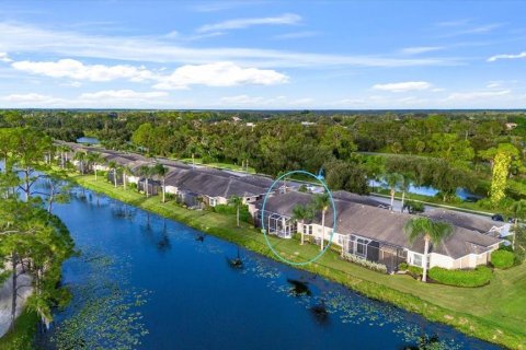 House in Sarasota, Florida 2 bedrooms, 146.04 sq.m. № 2425919 - photo 3